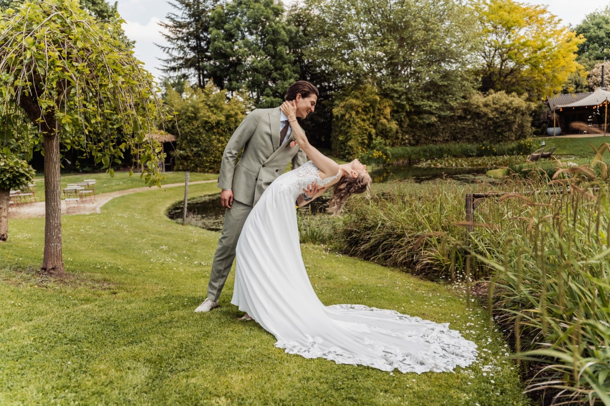 Eerste dans bruidspaar - emotionele huwelijksfotografie
