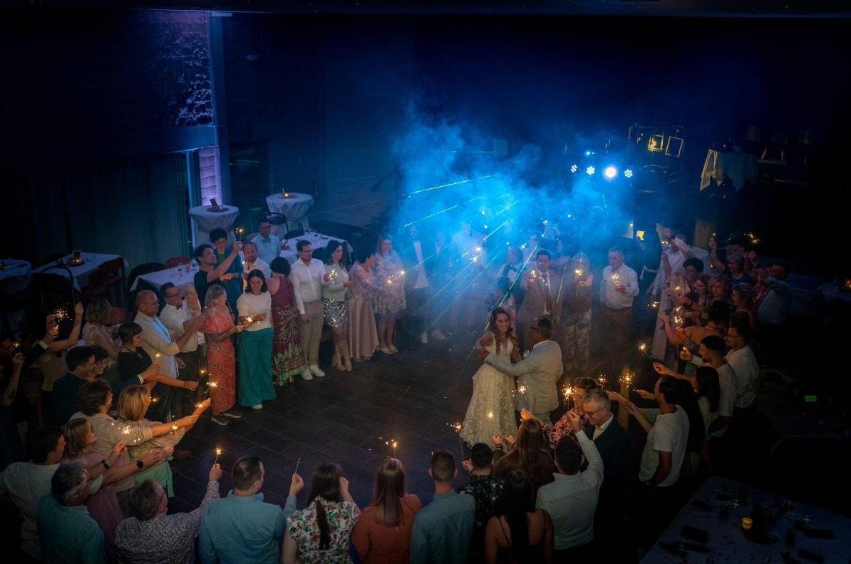 Confetti moment huwelijk - trouwdag fotograaf Limburg